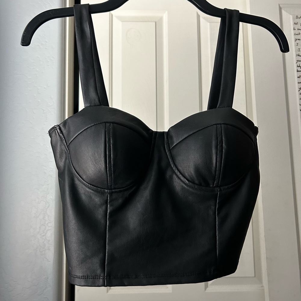 Black pleather crop top medium shinestar